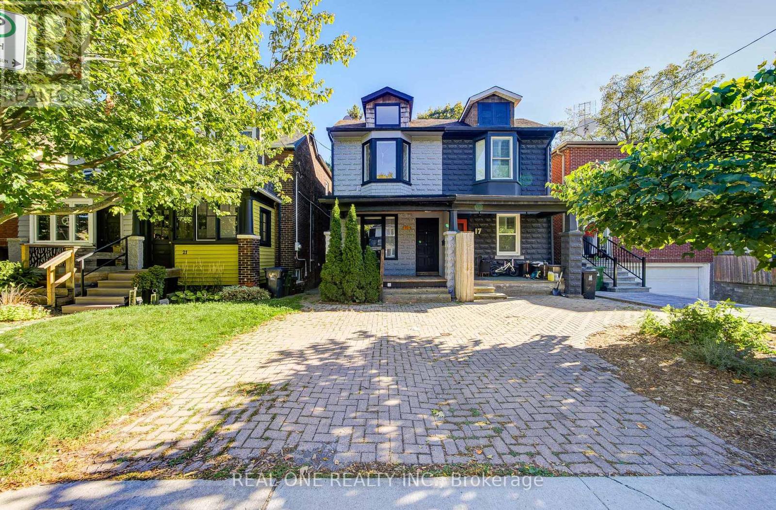 19 BATTENBERG AVENUE, Toronto (Woodbine Corridor) — photo 2