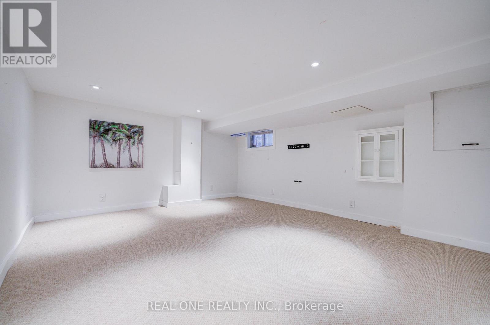 19 BATTENBERG AVENUE - 36