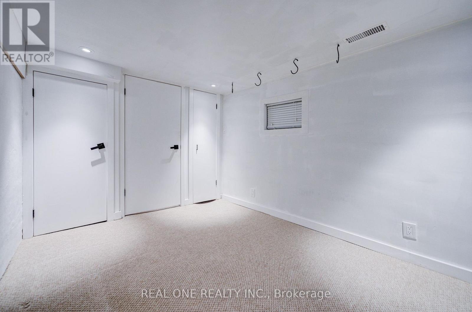 19 BATTENBERG AVENUE - Image 38