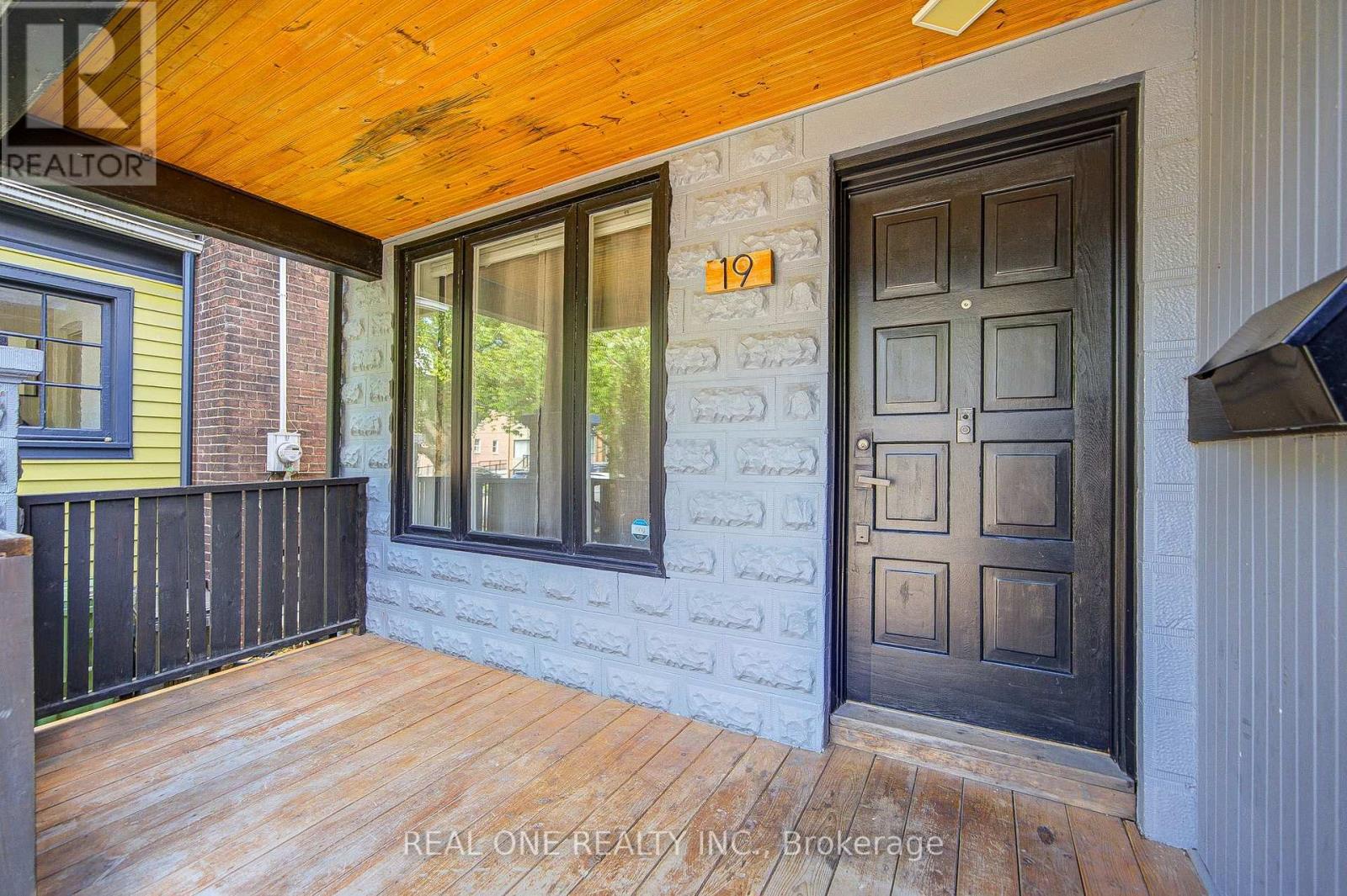 19 BATTENBERG AVENUE, Toronto (Woodbine Corridor) — photo 4
