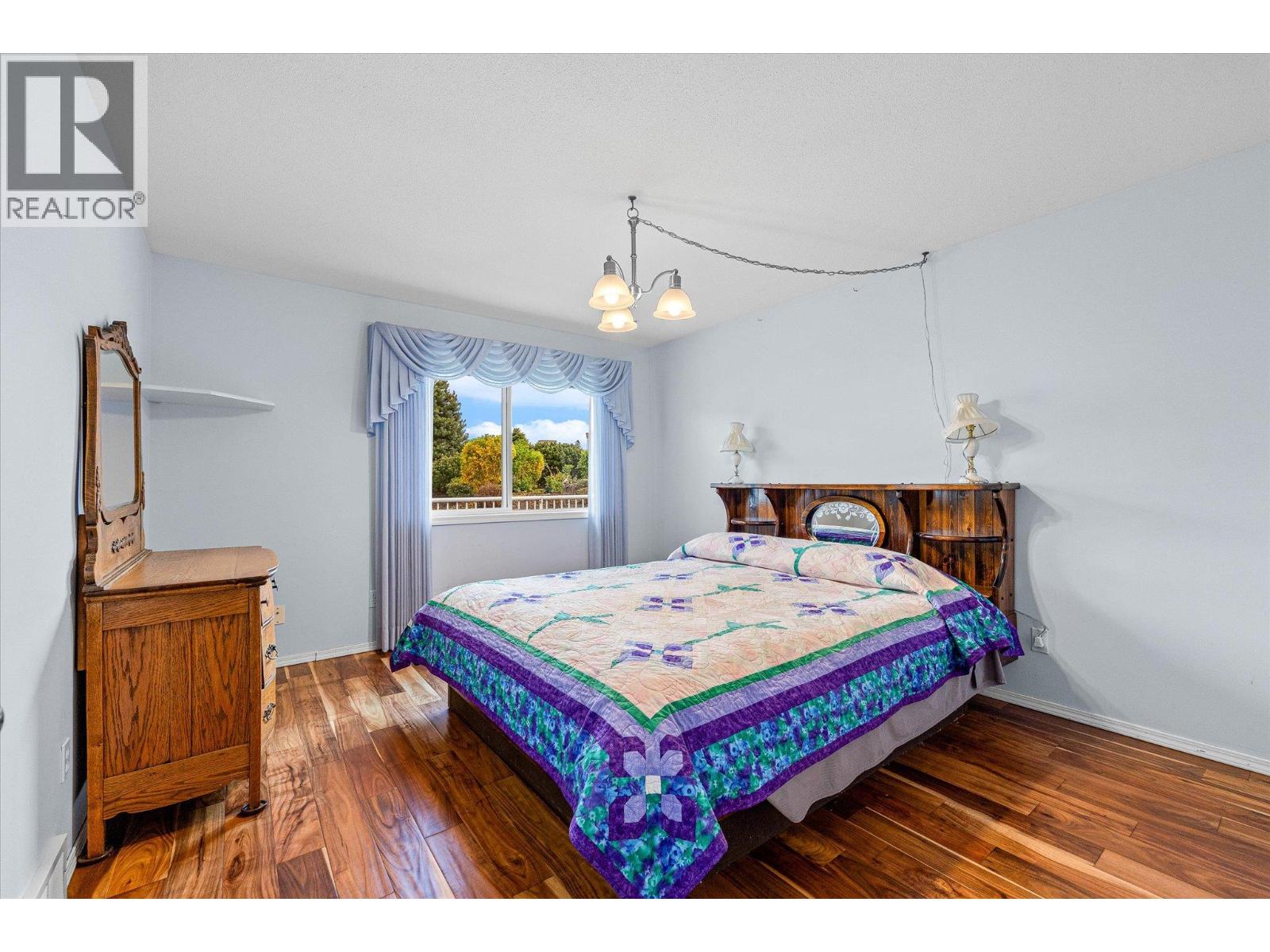 #17 1874 Parkview Crescent - 17