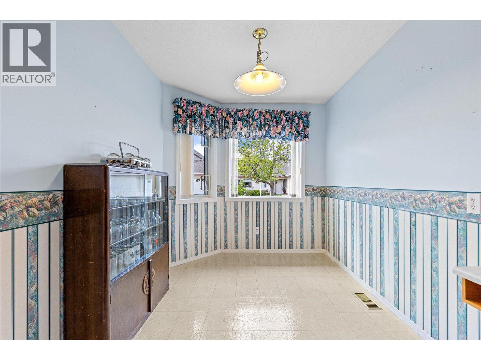 #17 1874 Parkview Crescent - 16