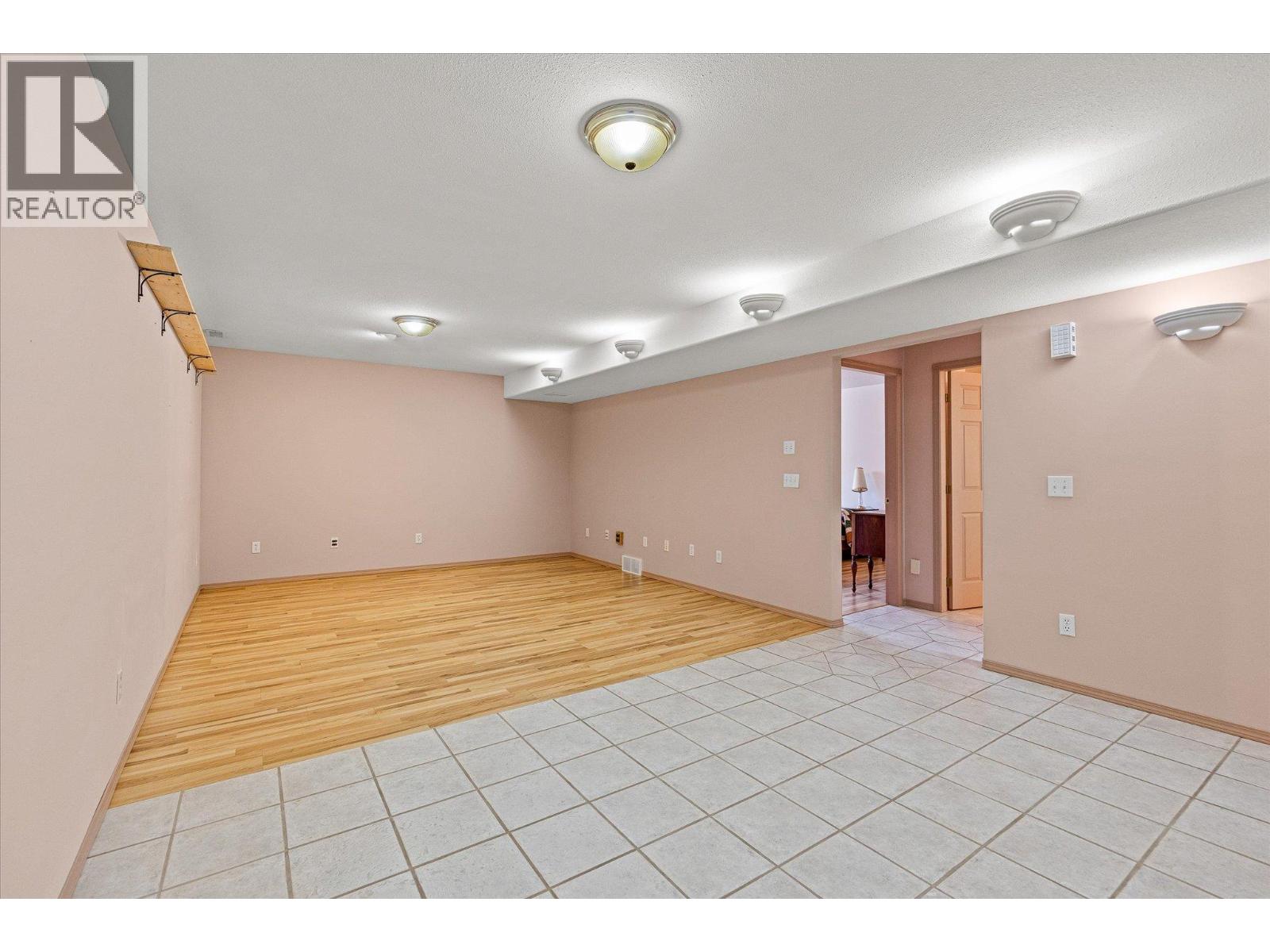 #17 1874 Parkview Crescent - 27