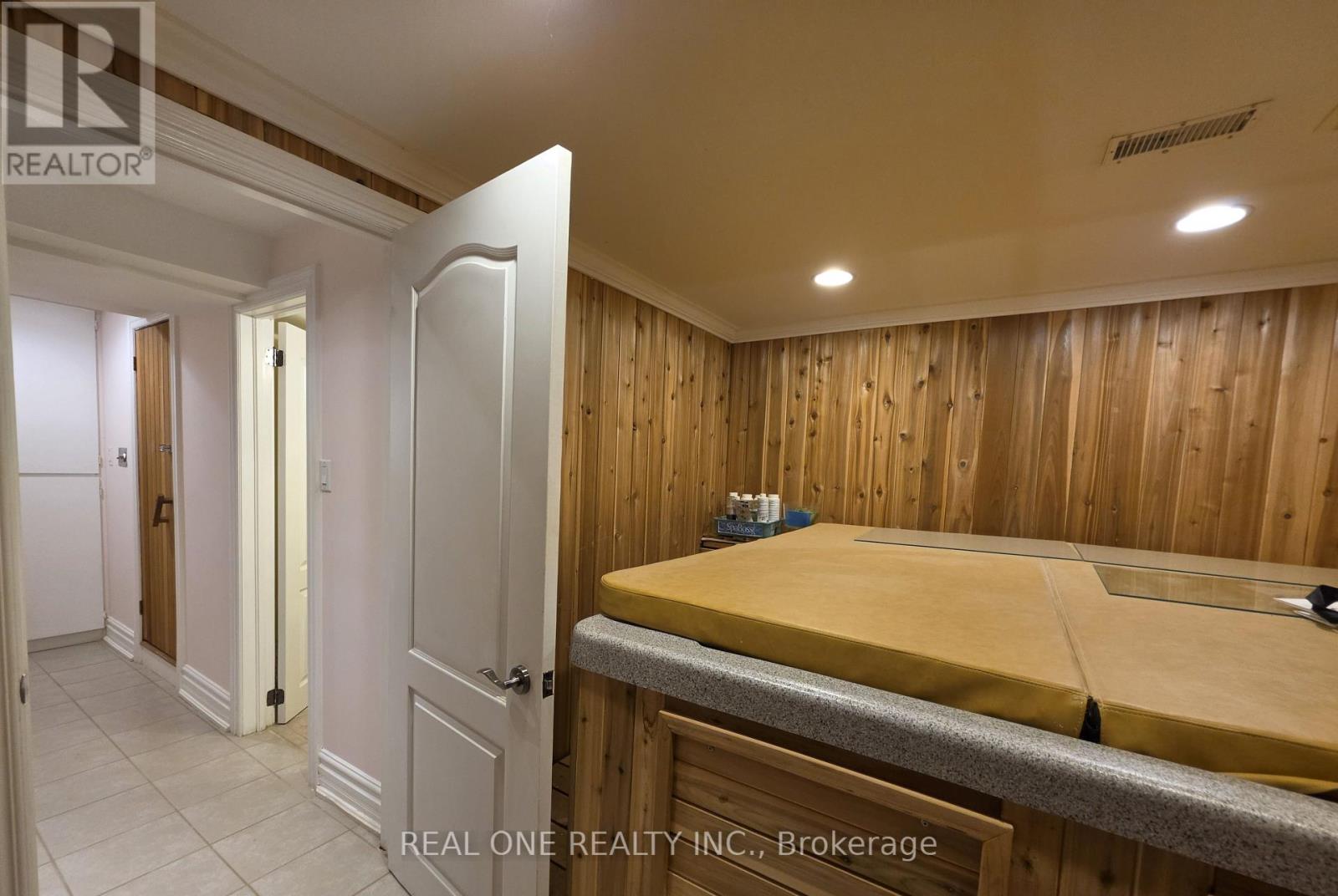 36 WILDROSE CRESCENT E - 16