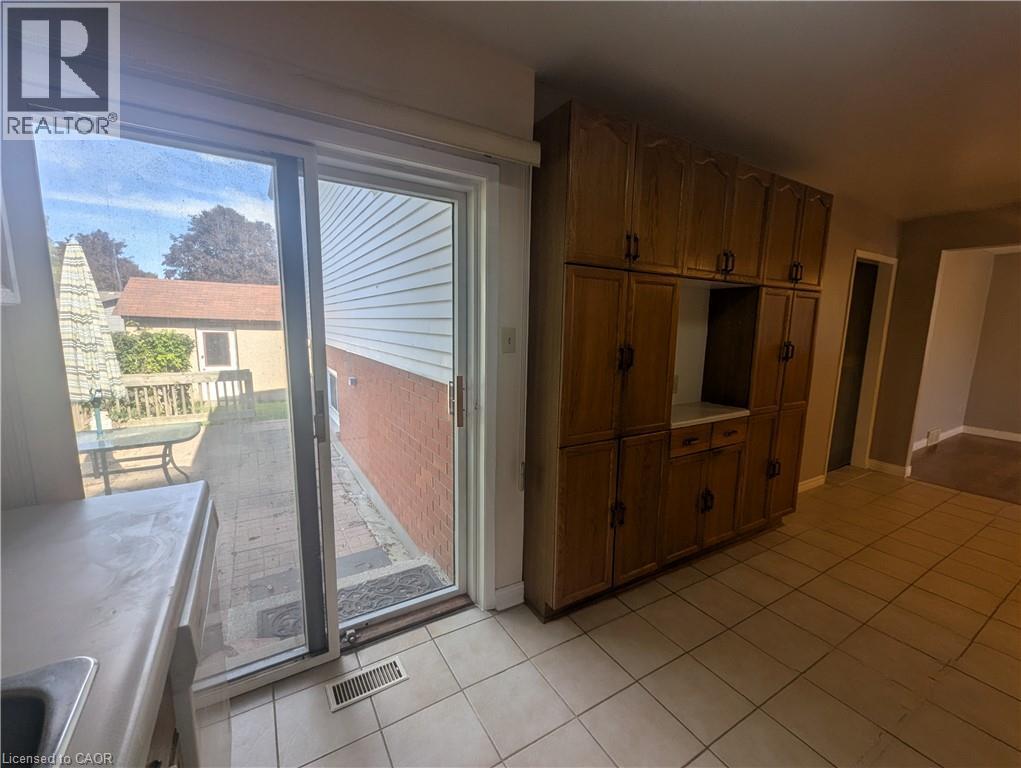 23 HUBERT Court, Cambridge — photo 11