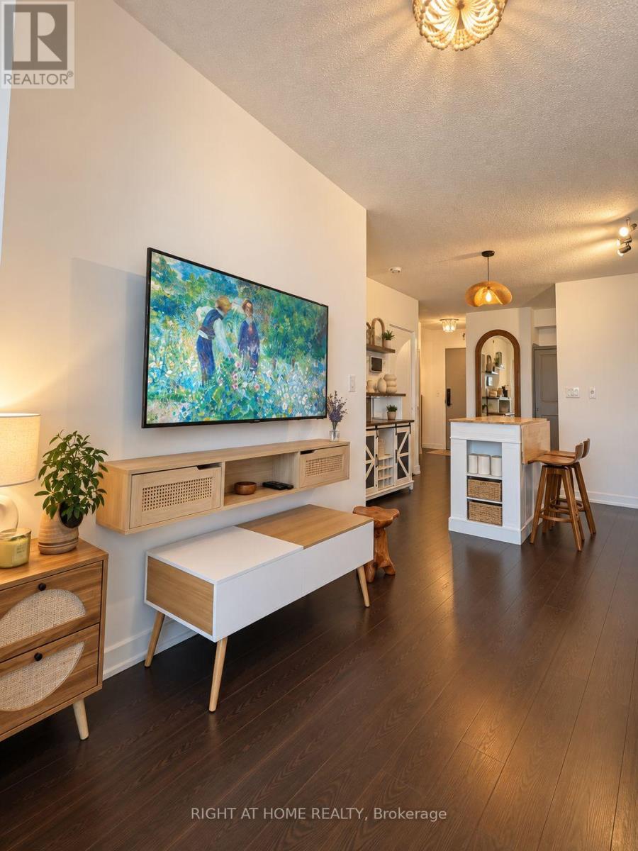 B210 - 3200 DAKOTA COMMON, Burlington (Alton) — photo 9