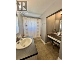 Games room - 621 23rd Street W, Prince Albert, SK S6V4M4 Photo 9