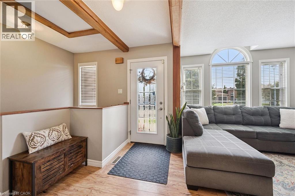 108 CANROBERT Street, Woodstock — photo 6