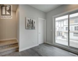 4pc Bathroom - 212 Shawnee Square Sw, Calgary, AB T2Y0T7 Photo 13