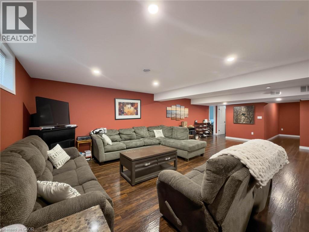 9 POSTMA Drive - Image 34