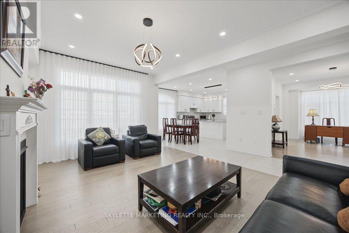 1 CRANLEY ROAD, East Gwillimbury (Sharon) — photo 4