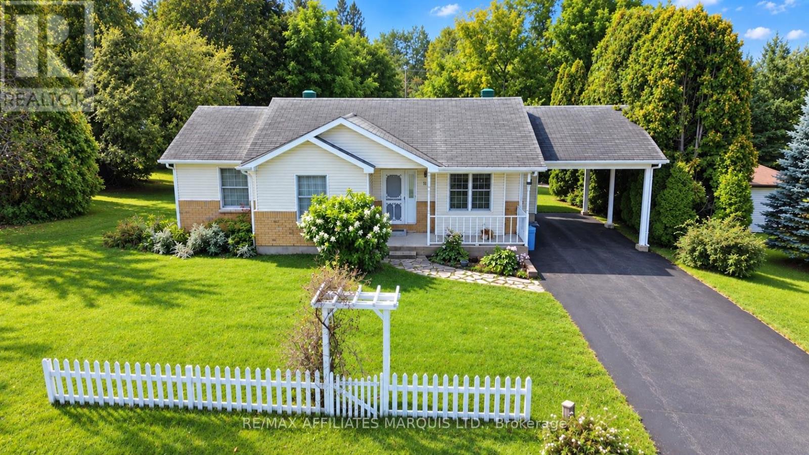 82 COLUMBIA AVENUE, South Stormont