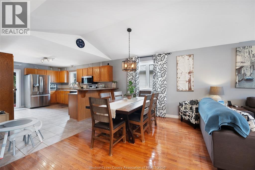 1131 KING LOUIS - 18