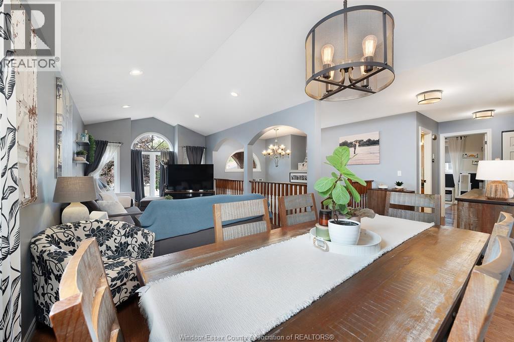 1131 KING LOUIS - 22
