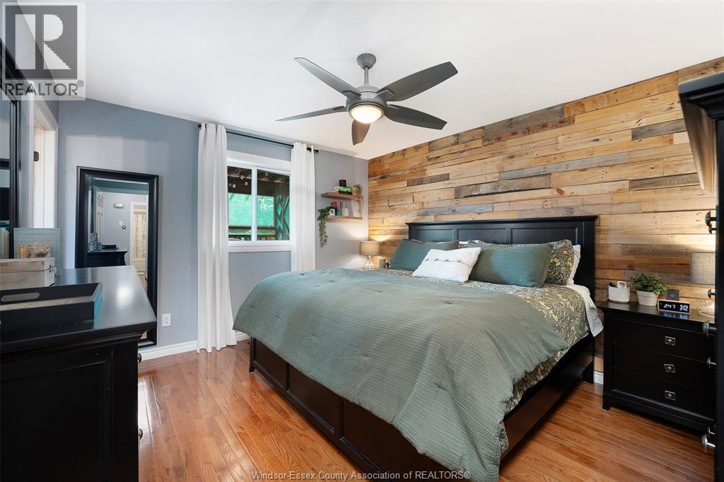1131 KING LOUIS - 29