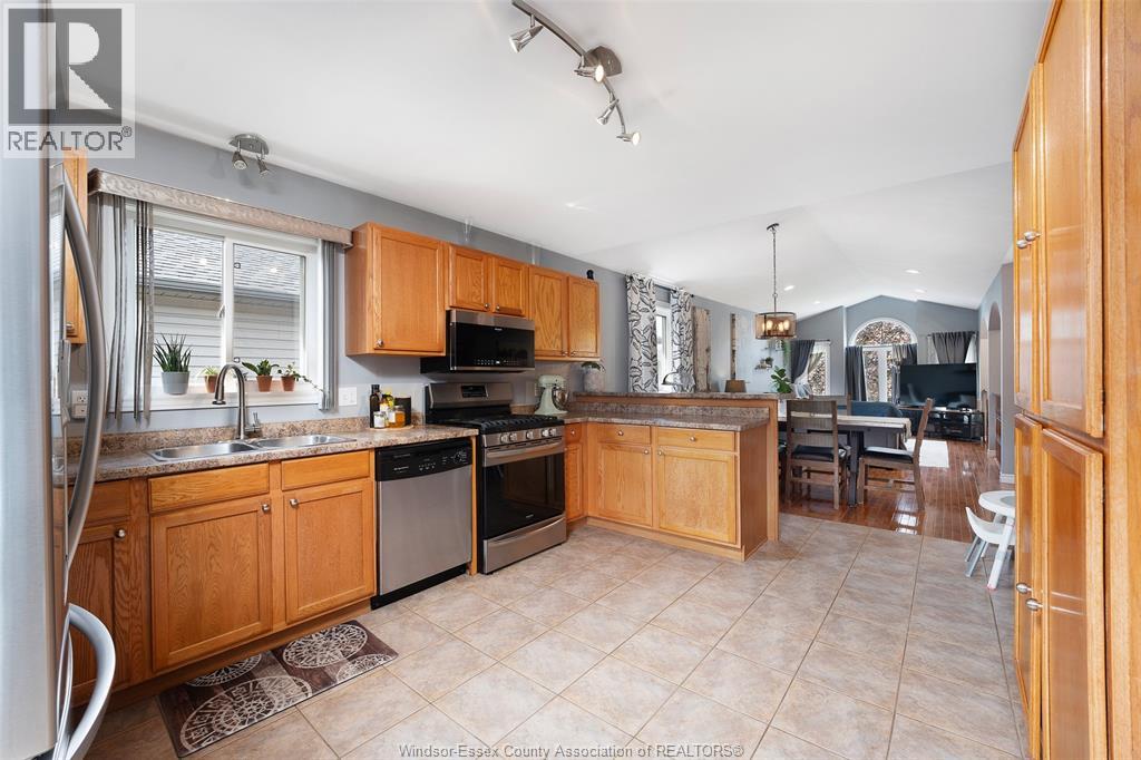 1131 KING LOUIS - 26