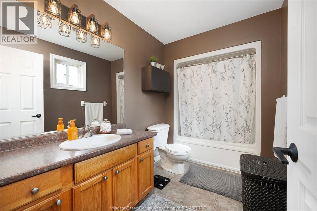 1131 KING LOUIS - 31