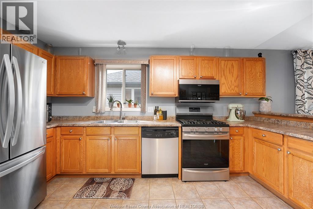 1131 KING LOUIS - 23