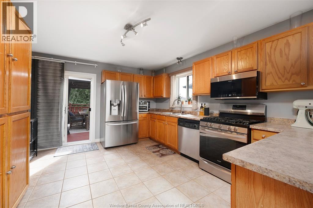 1131 KING LOUIS - 27