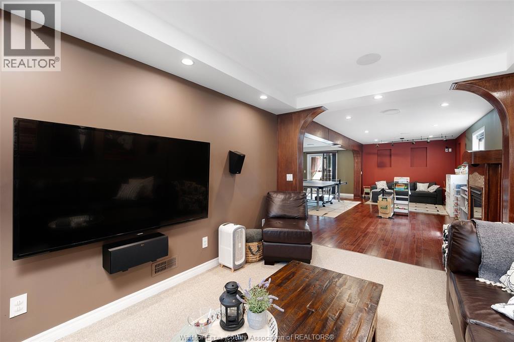 1131 KING LOUIS - Image 40