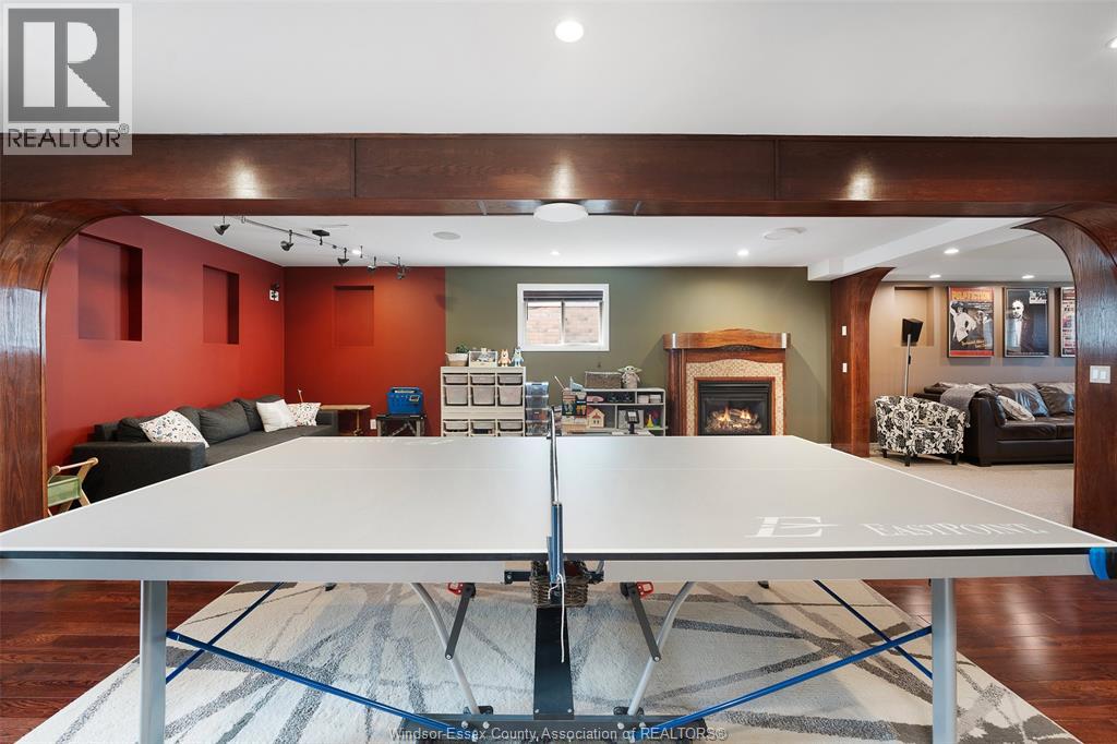 1131 KING LOUIS - 36