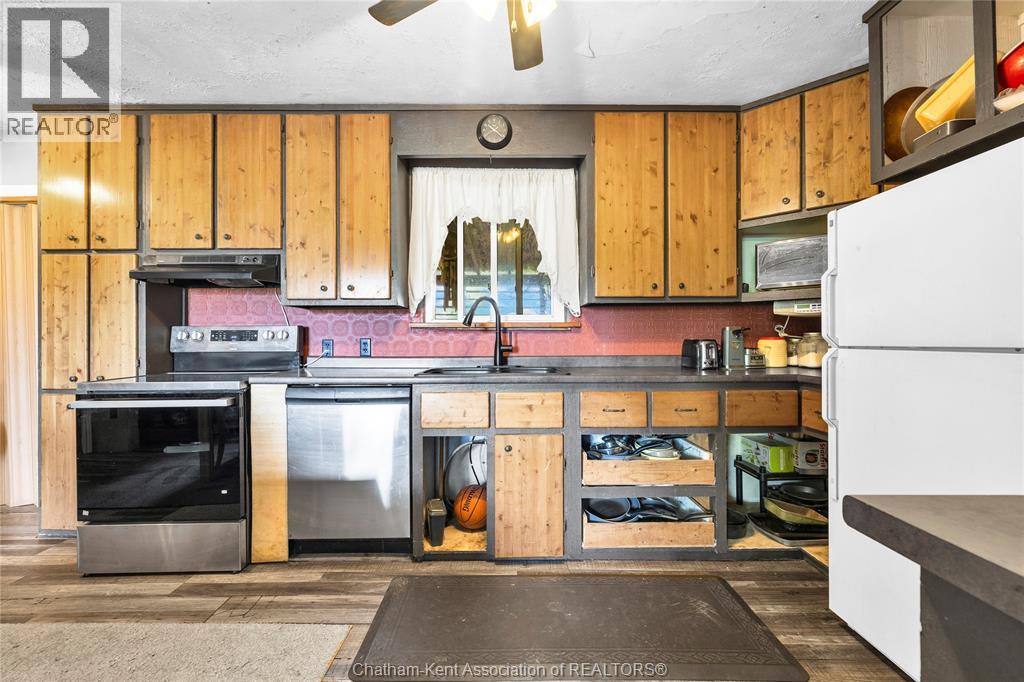 686 Albert STREET, Wallaceburg — photo 11