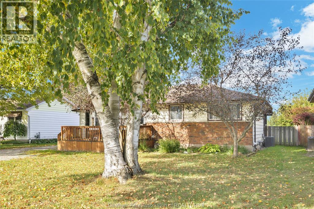 686 Albert STREET, Wallaceburg — photo 2