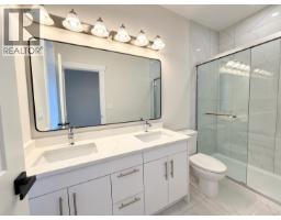 4 6095 Rosewood Place, Sechelt, BC V7Z0P9 Photo 10