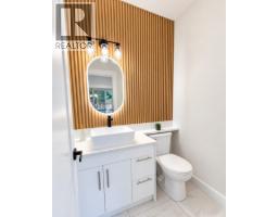 4 6095 Rosewood Place, Sechelt, BC V7Z0P9 Photo 7
