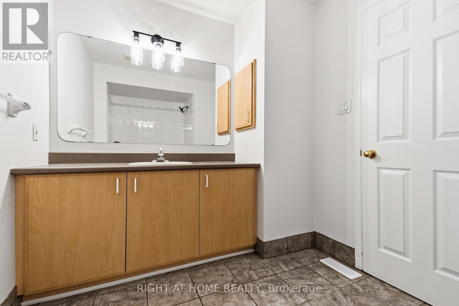 323 BERRIGAN DRIVE, Ottawa — photo 12