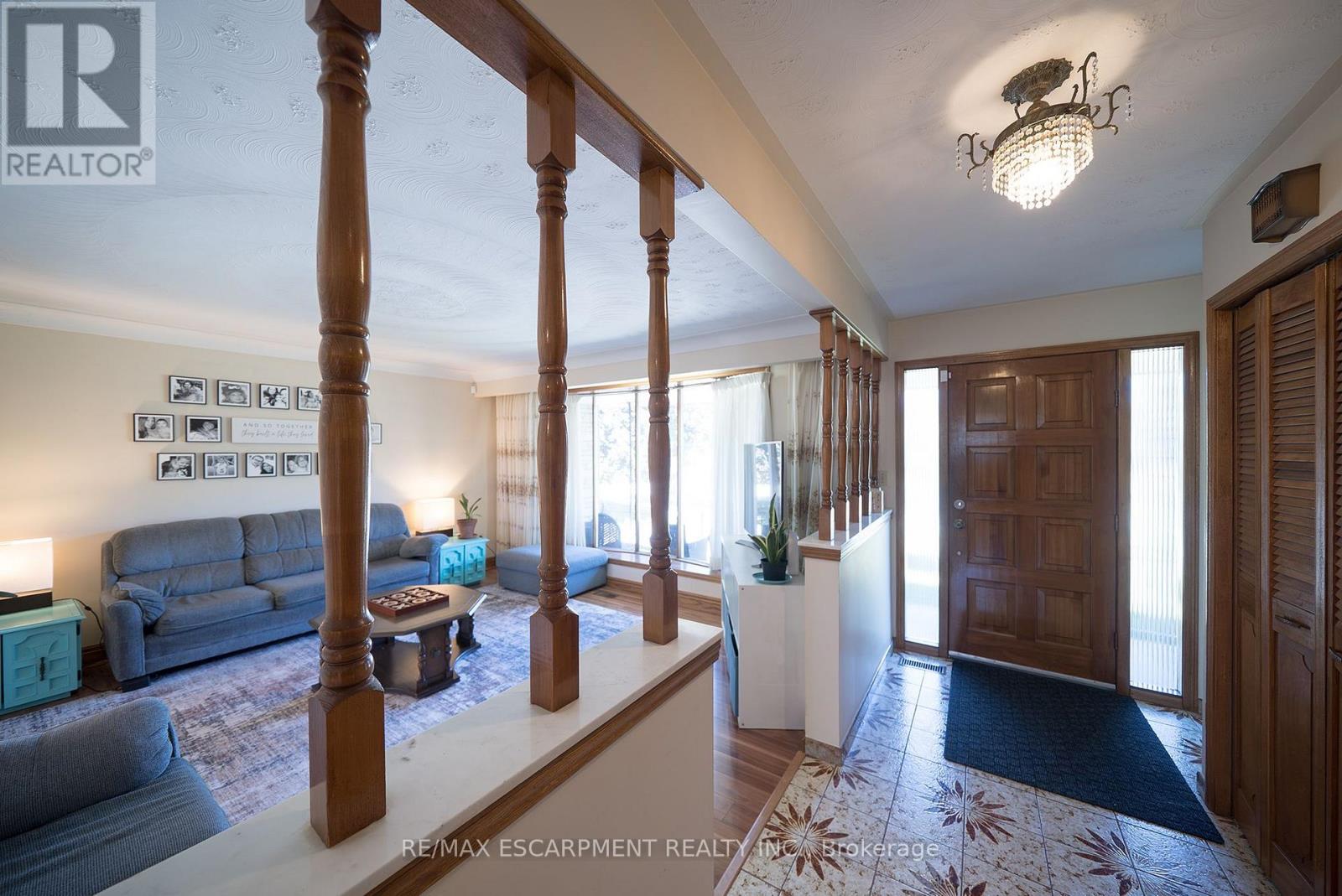 32 AVONDALE CRESCENT, Brantford — photo 4