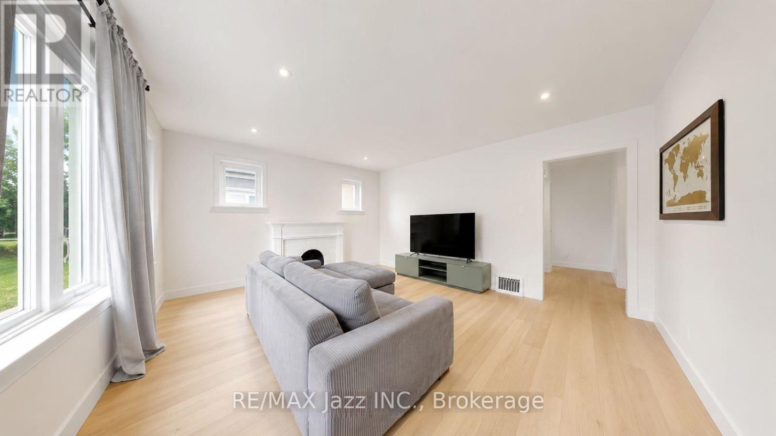 388 EAGLE STREET, Newmarket (Central Newmarket) — photo 5