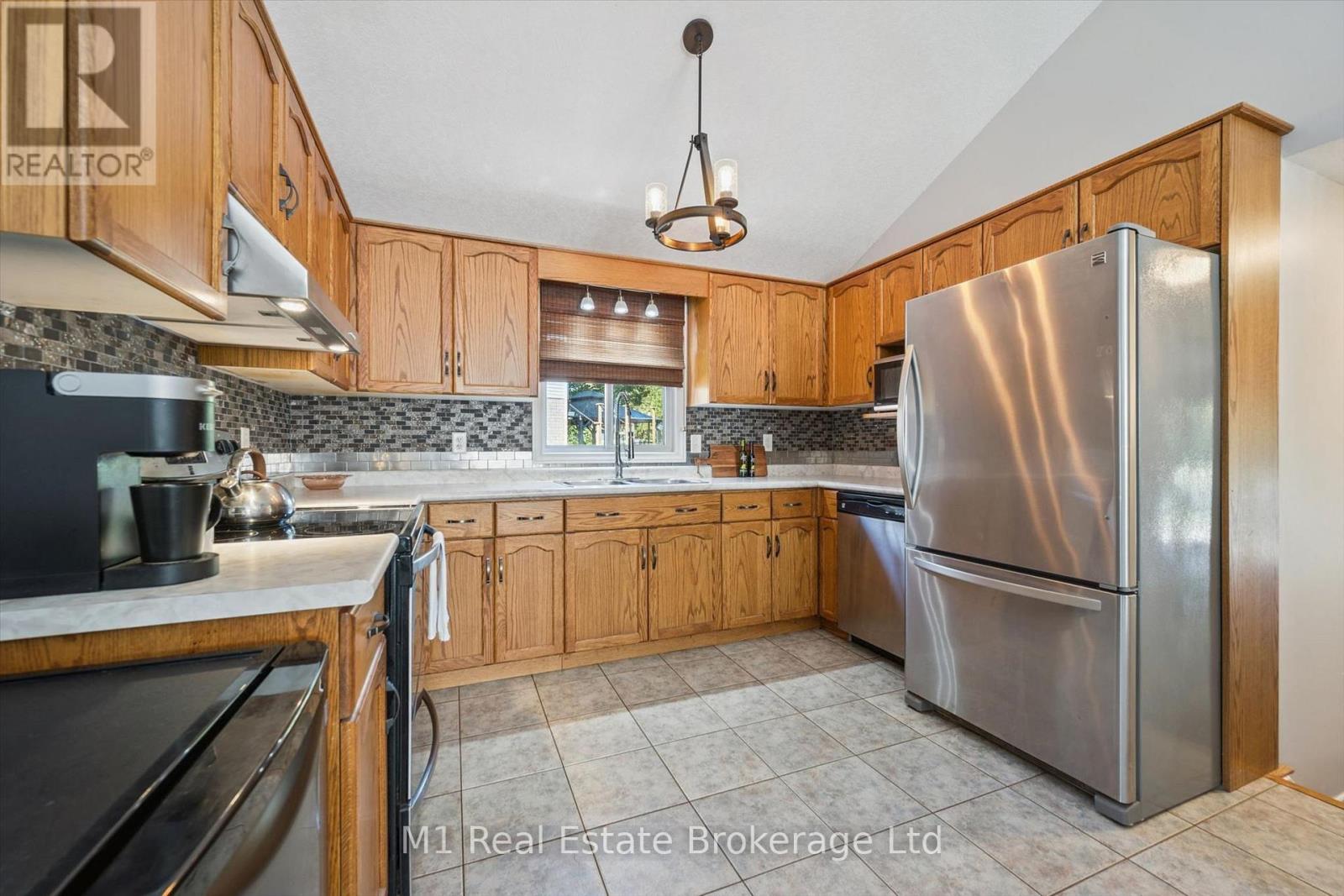 106 BELLAMY CRESCENT, Centre Wellington (Fergus) — photo 9