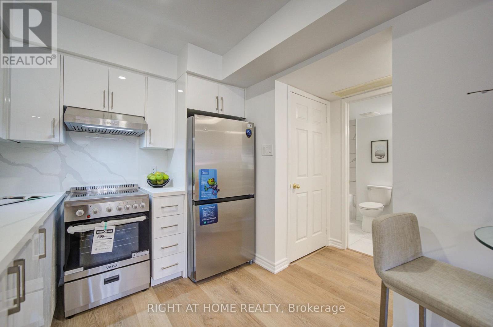 #323 4975 SOUTHAMPTON DRIVE - 20