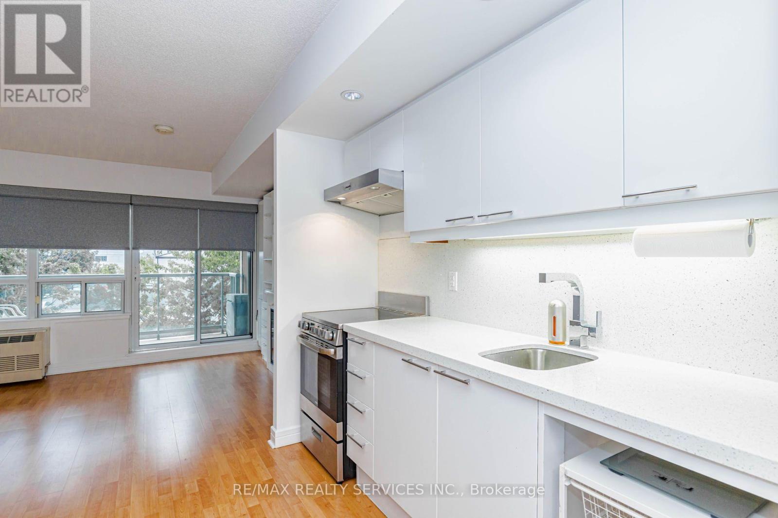 #208 19 AVONDALE AVENUE - 16