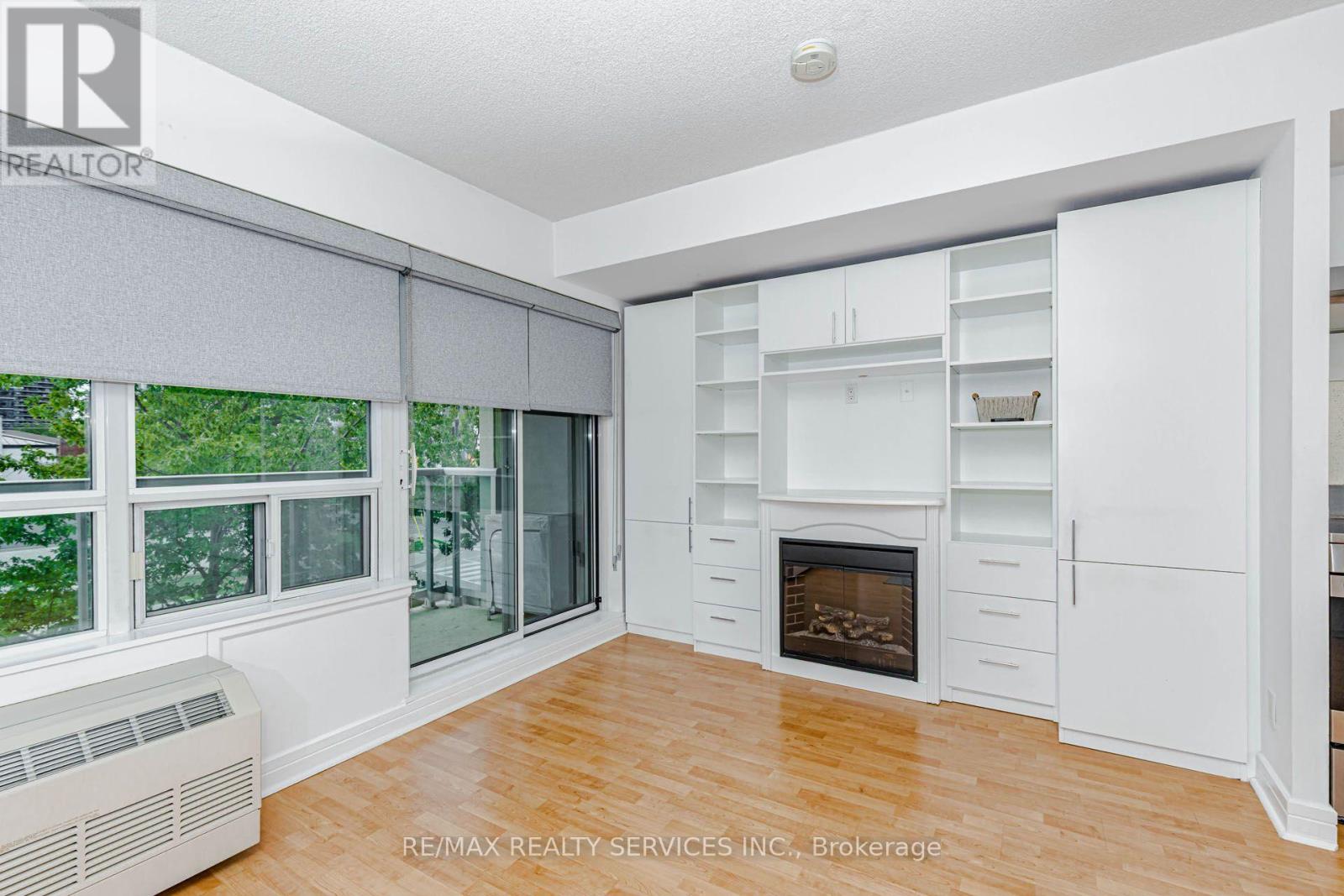 #208 19 AVONDALE AVENUE - 29