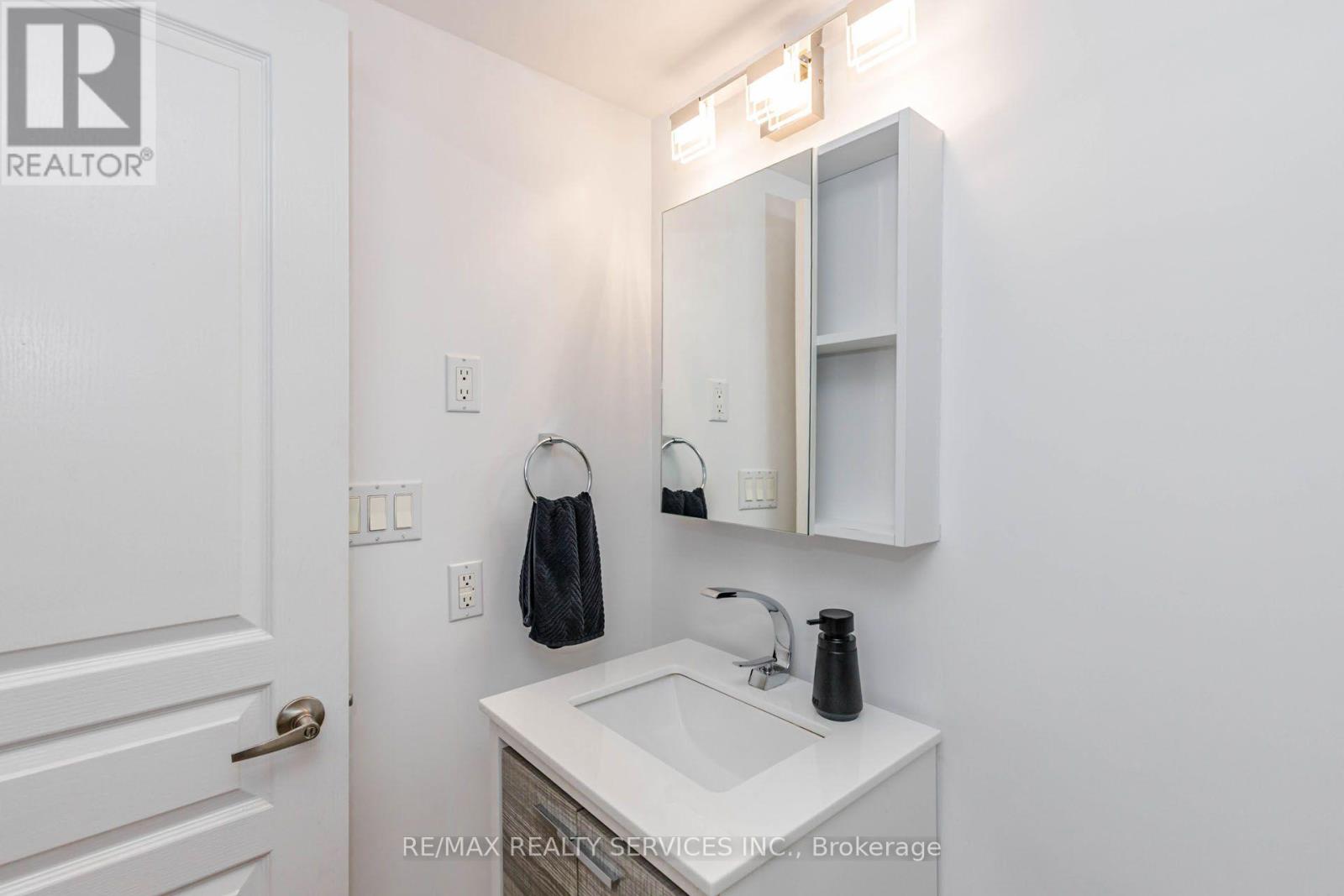 #208 19 AVONDALE AVENUE - 33