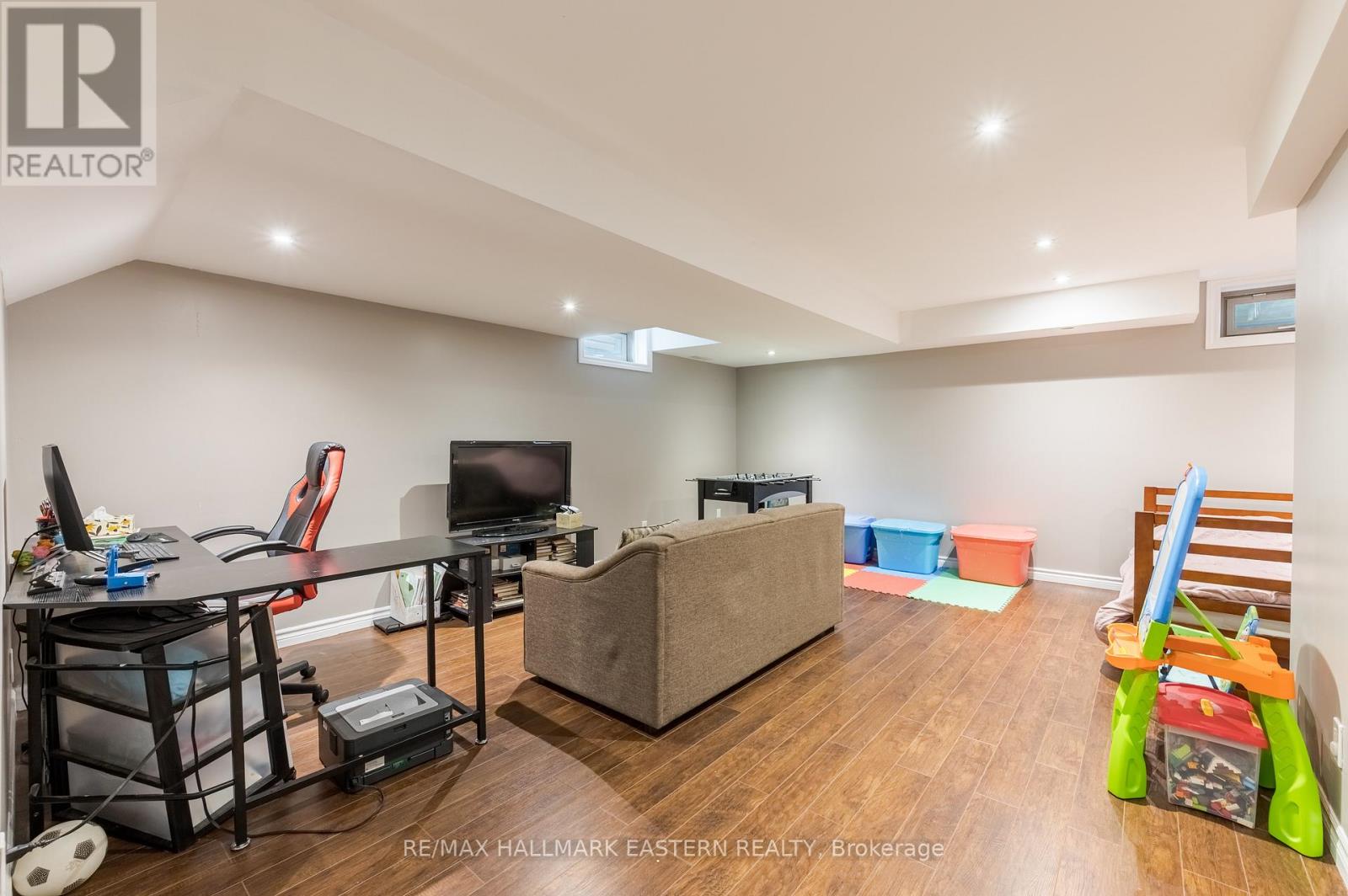 247 BOWEN DRIVE - Image 36