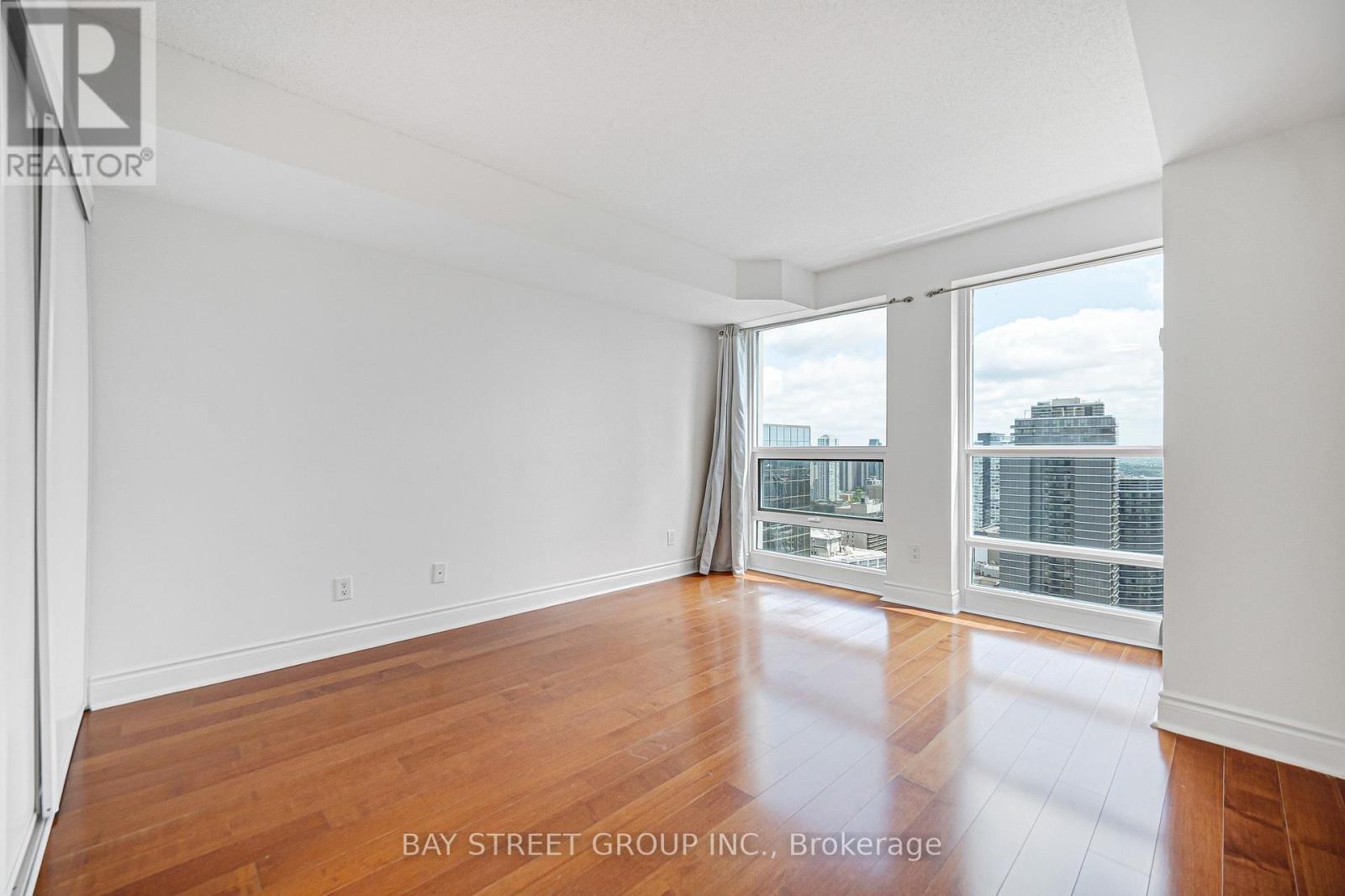 #4105 763 BAY STREET - 34