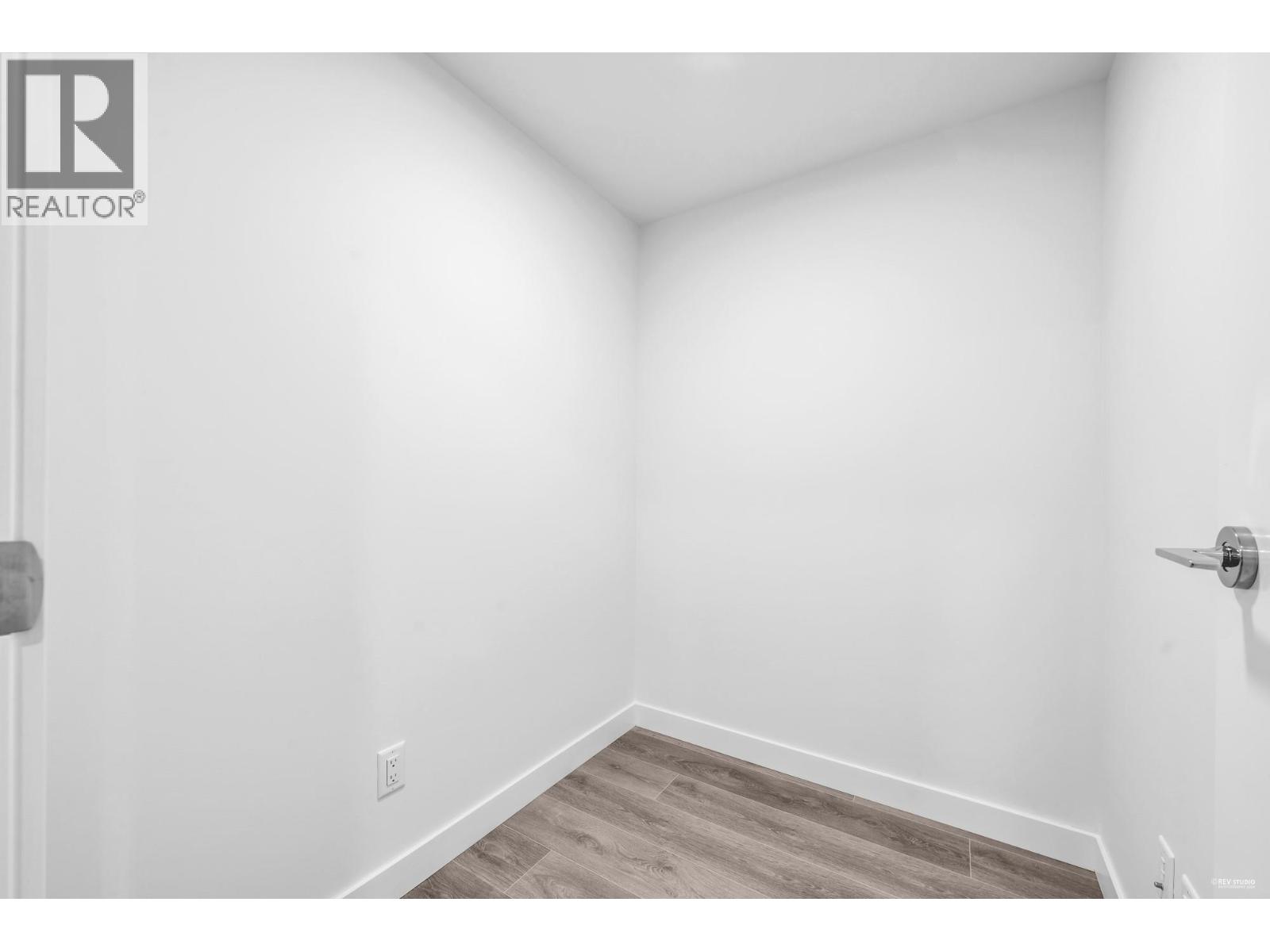 21XX 318 ALDERSON AVENUE, Coquitlam - Image 1