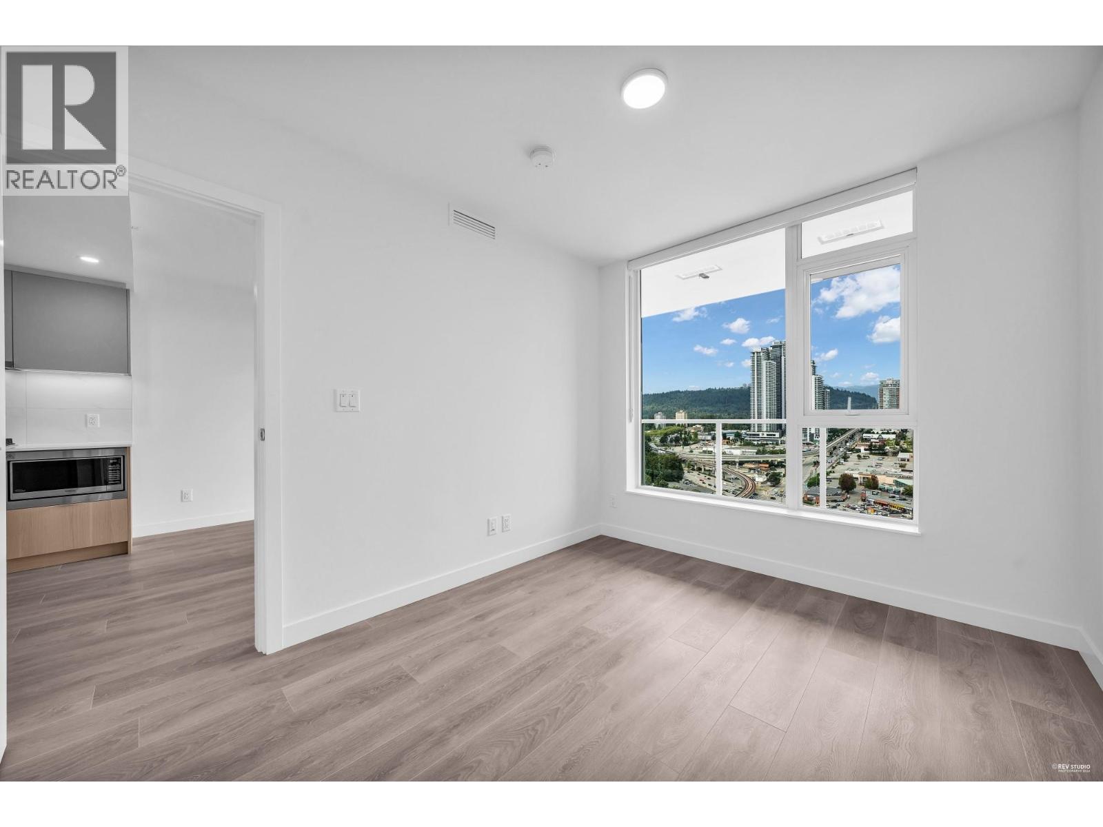 21XX 318 ALDERSON AVENUE, Coquitlam - Image 1