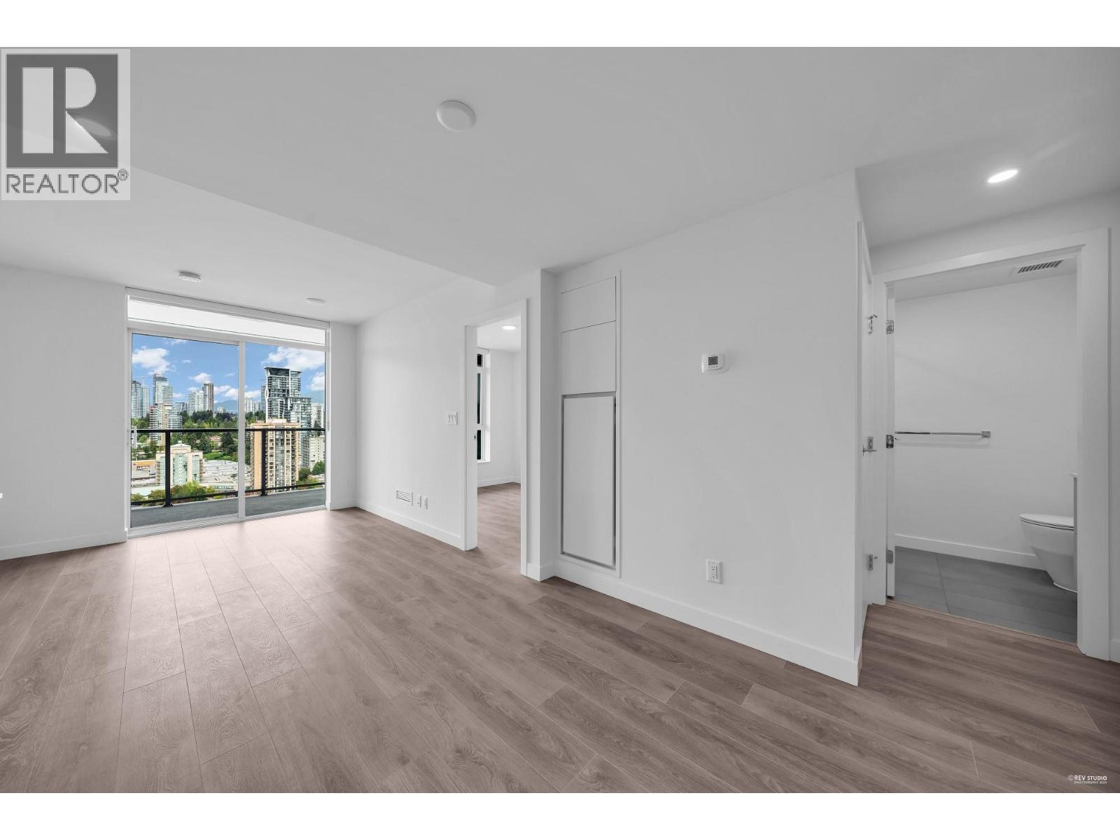 21XX 318 ALDERSON AVENUE, Coquitlam - Image 1