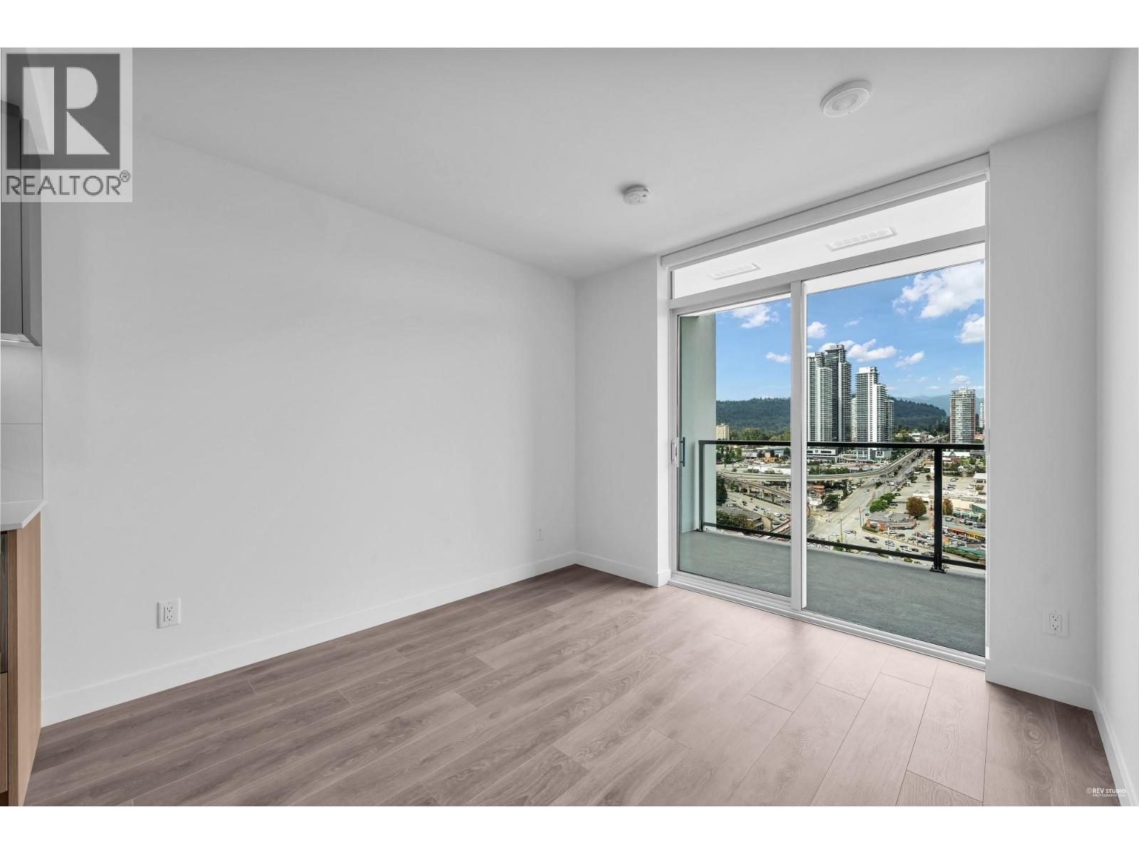 21XX 318 ALDERSON AVENUE, Coquitlam - Image 1