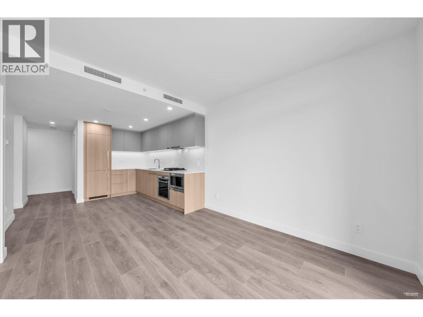 21XX 318 ALDERSON AVENUE, Coquitlam - Image 1
