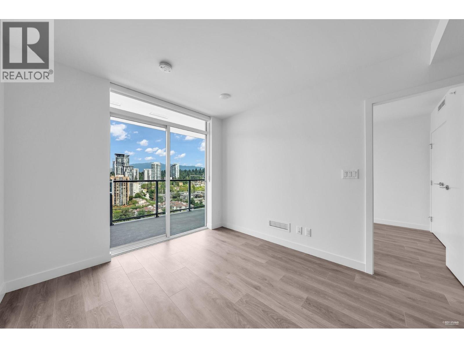 21XX 318 ALDERSON AVENUE, Coquitlam - Image 1