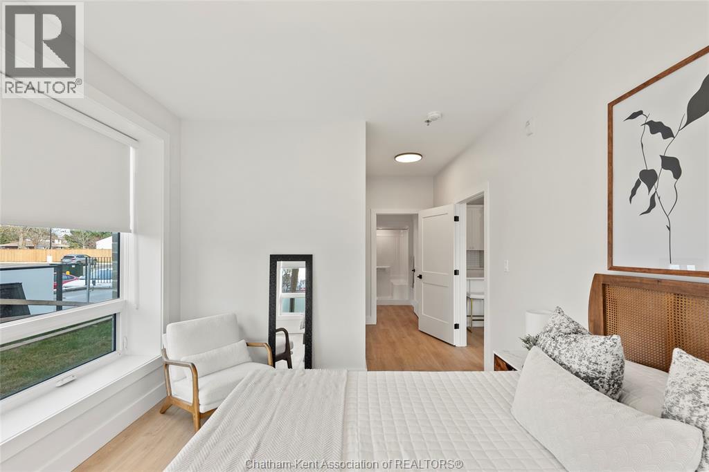 364 Grand Avenue East — photo 17
