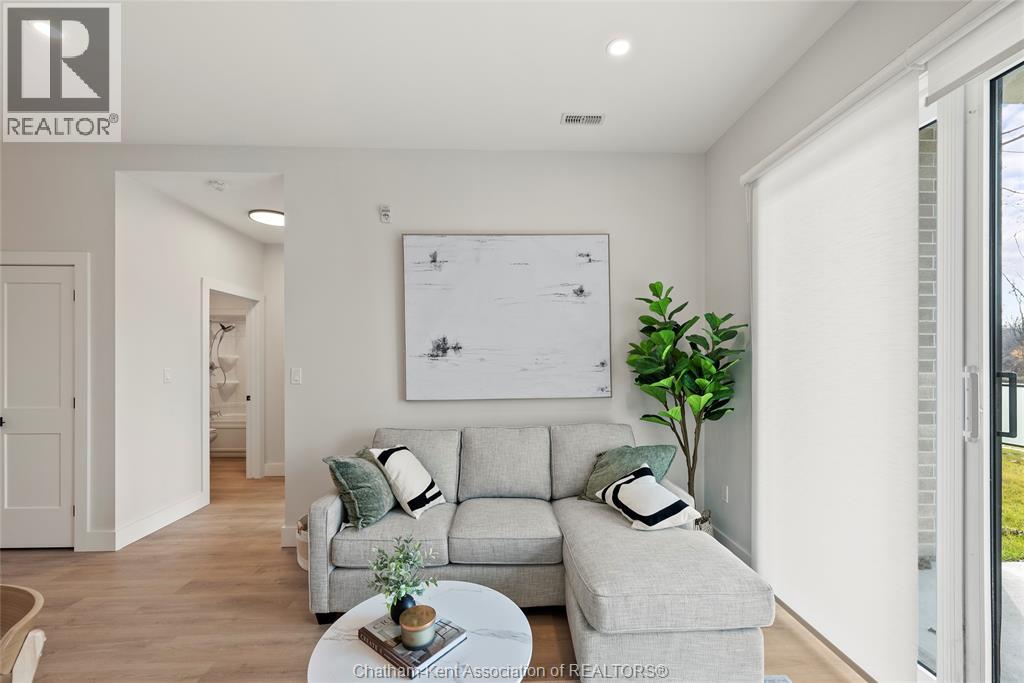 364 Grand Avenue East — photo 14