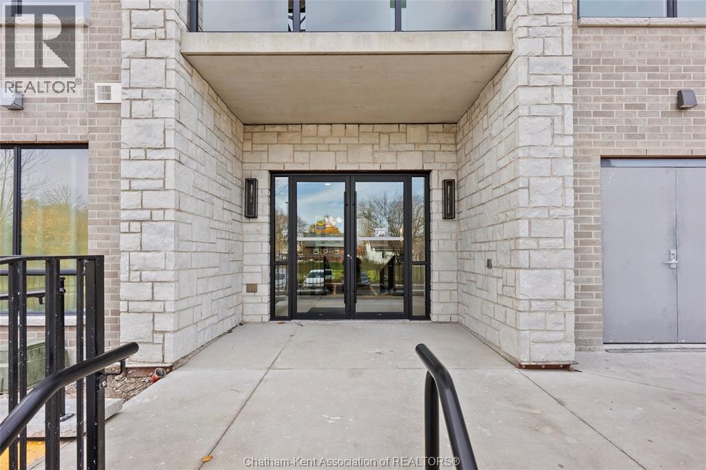 364 Grand Avenue East — photo 41