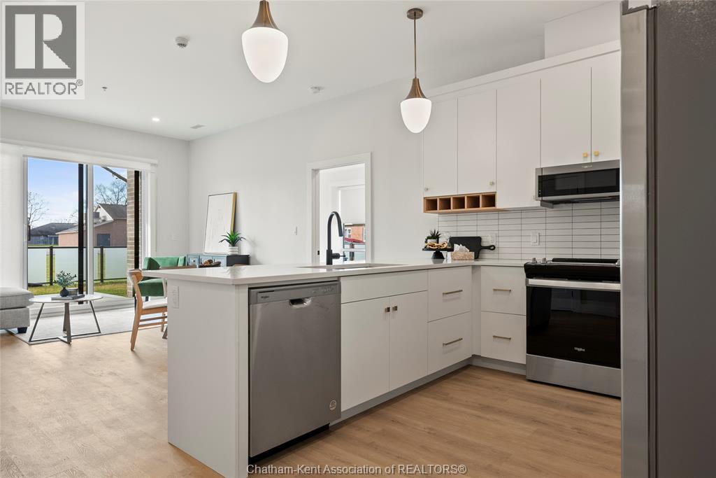 364 Grand AVENUE East Unit# 512, Chatham — photo 8