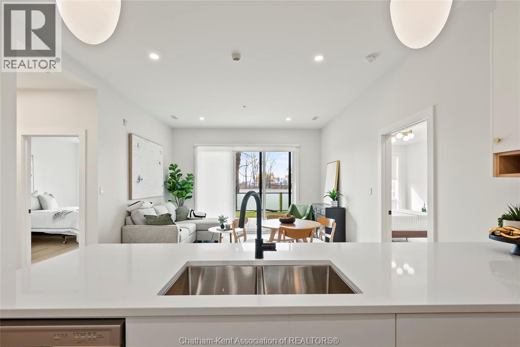 364 Grand AVENUE East Unit# 512, Chatham — photo 9